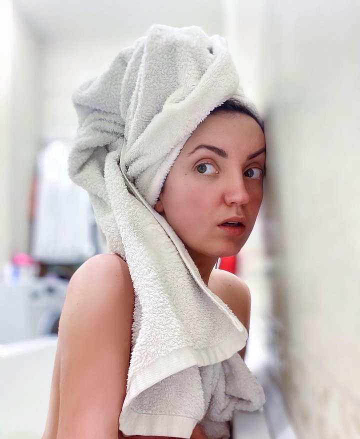 Оля Цибульская завела сеть откровенным фото в ванной