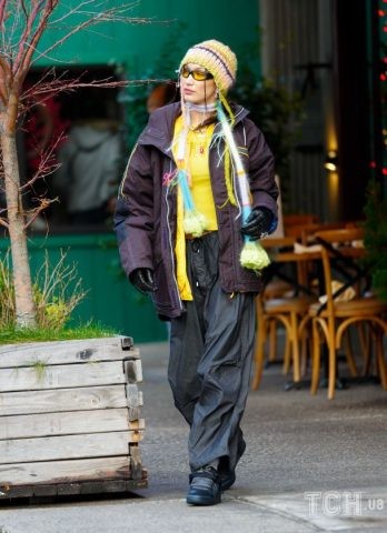 Белла Хадид прогулялась по Нью-Йорку в странном образе