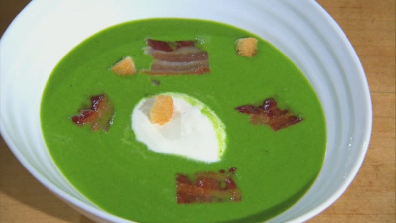 Поживний і корисний суп із зеленого горошку з беконом: покроковий рецепт