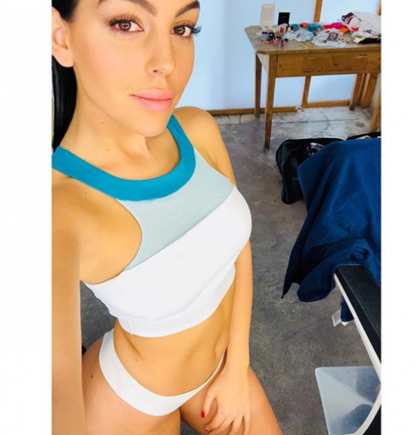 Джорджина Родригес поразила Instagram стройной фигурой (ФОТО)