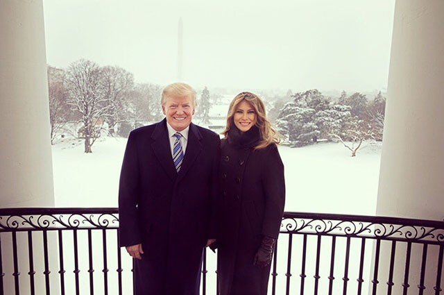 На фоне слухов о невыносимой жизни в Белом доме Мелания Трамп показала счастливую фотографию с мужем