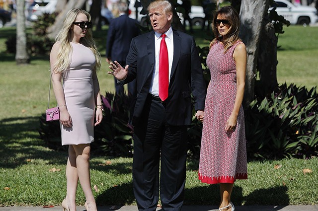 Дональд, Мелания и Тиффани Трамп на пасхальной службе во Флориде (ФОТО)
