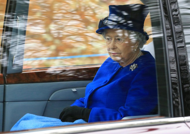 СМИ: Елизавета II отказалась от важной операции