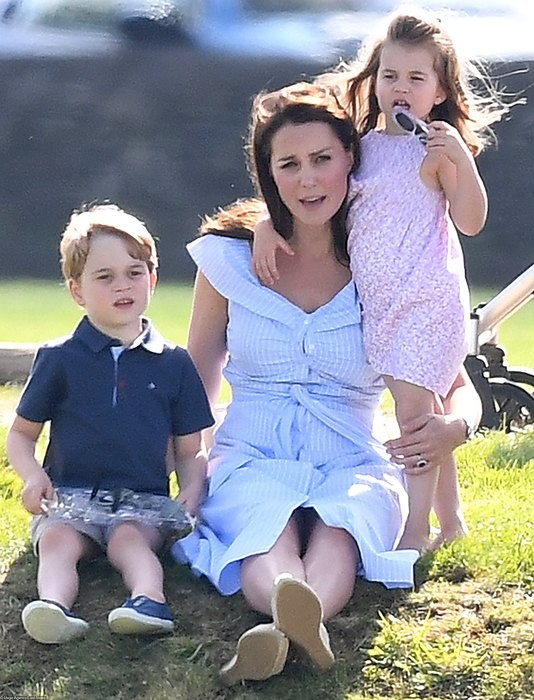 Кейт Миддлтон и принц Уильям с детьми отдыхают на острове Мюстик (ФОТО)