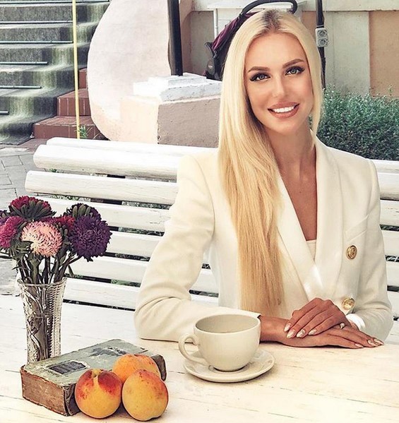 Дальние страны, золотые кудри и пугающе тонкая талия: изучаем Instagram «Мисс Украина Вселенная — 2018» Карины Жосан (ФОТО)