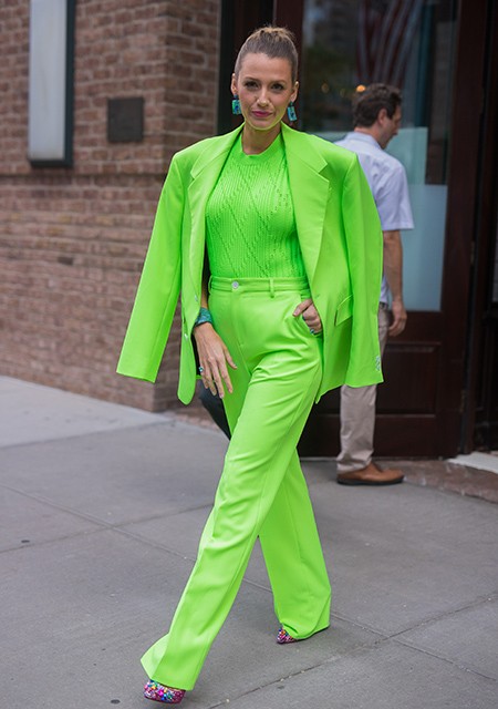 Блейк Лайвли вышла в свет в неоново-зеленом костюме 