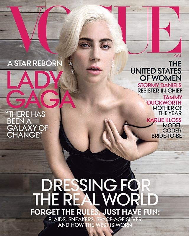 Леди Гага предстала в женственном образе на обложке американского Vogue