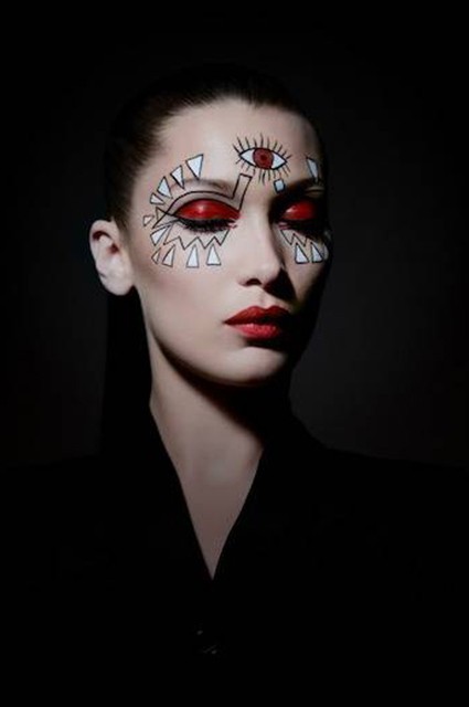 Белла Хадид выбрала макияж для Хэллоуина
