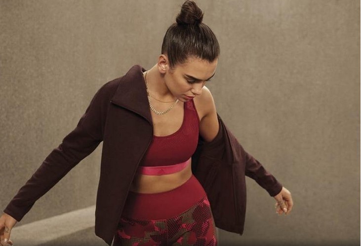 Певица Дуа Липа и супермодель Карли Клосс показали идеальные фигуры в новой рекламе Adidas