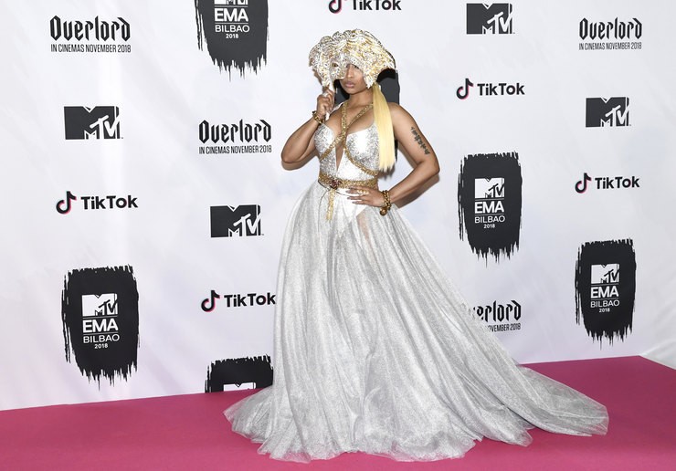 Ники Минаж пришла на премию MTV EMA в белом тотал-луке