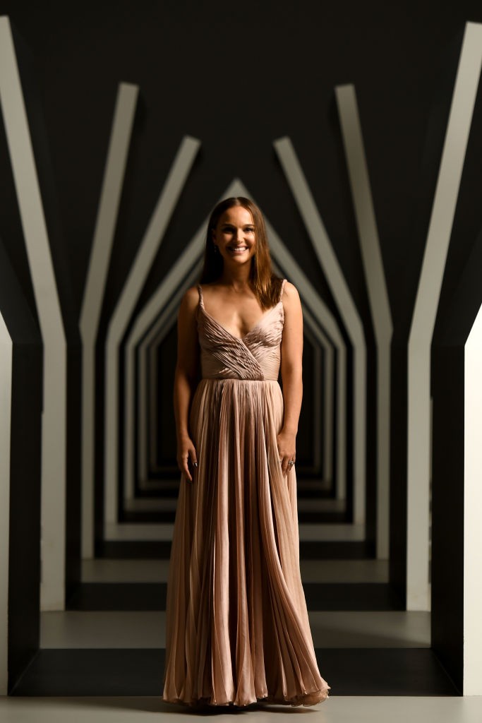 Нежно и красиво: Натали Портман в пудровом платье в Мельбурне