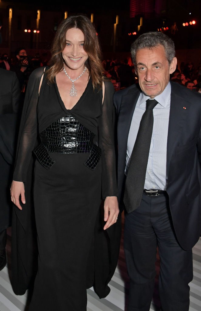 Карла Бруни в платье Tom Ford на приеме вместе с мужем