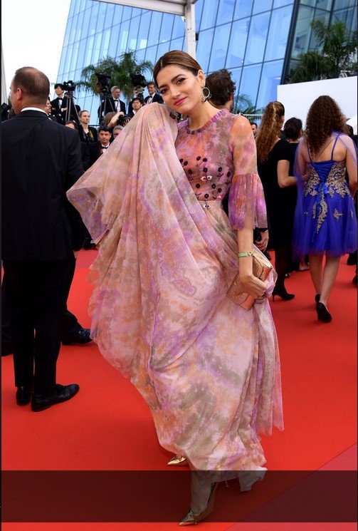 Ди Каприо пришел на премьеру бок о бок с Блумом, а «королева треша» Бланко — в задранном платье