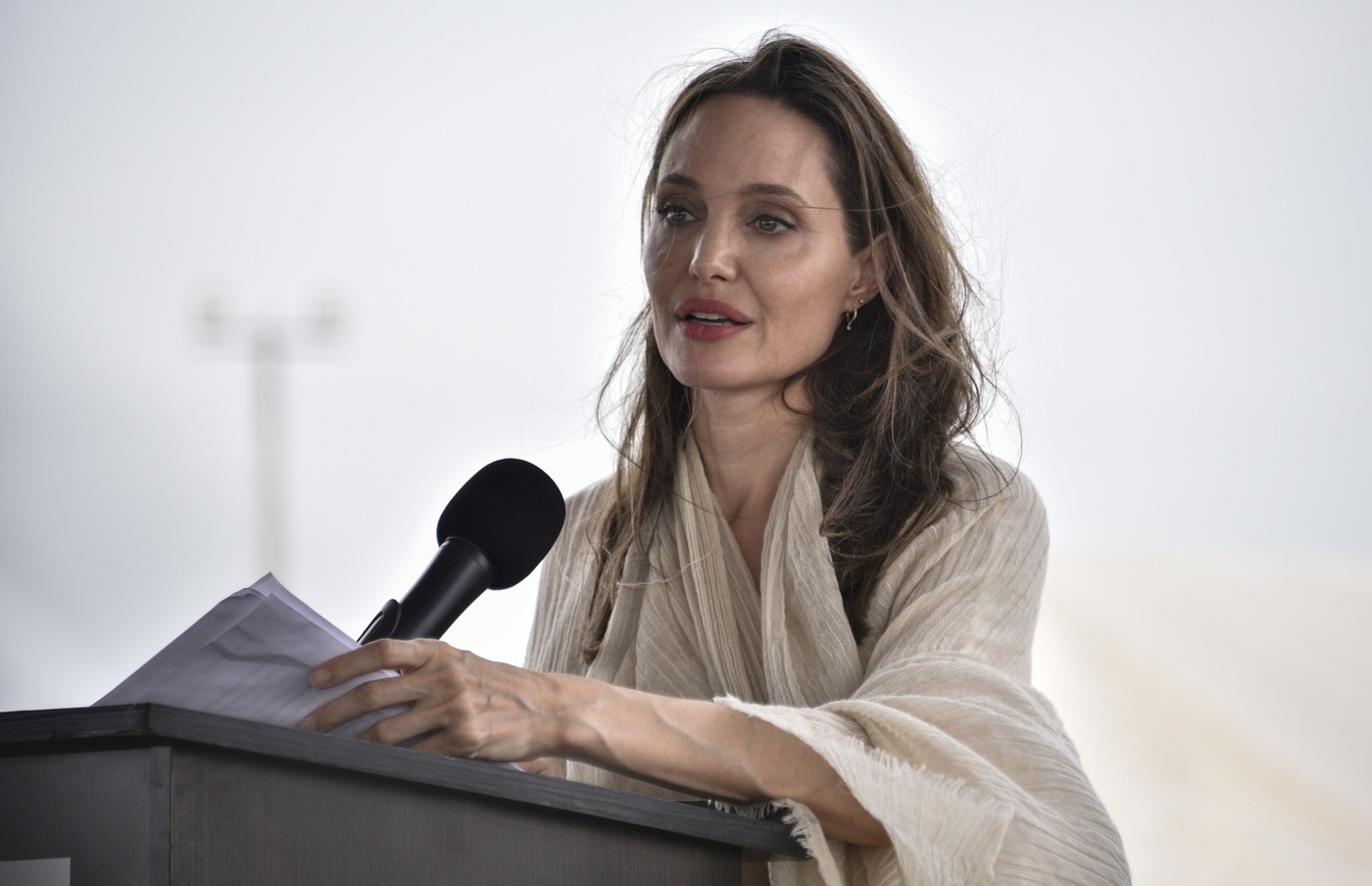 Истощенную Анджелину Джоли сфотографировали в Колумбии