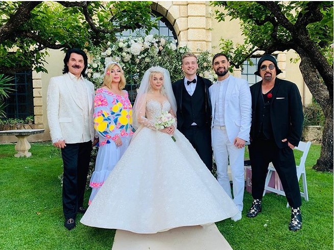 Алина Гросу вышла замуж: первое фото певицы в свадебном платье