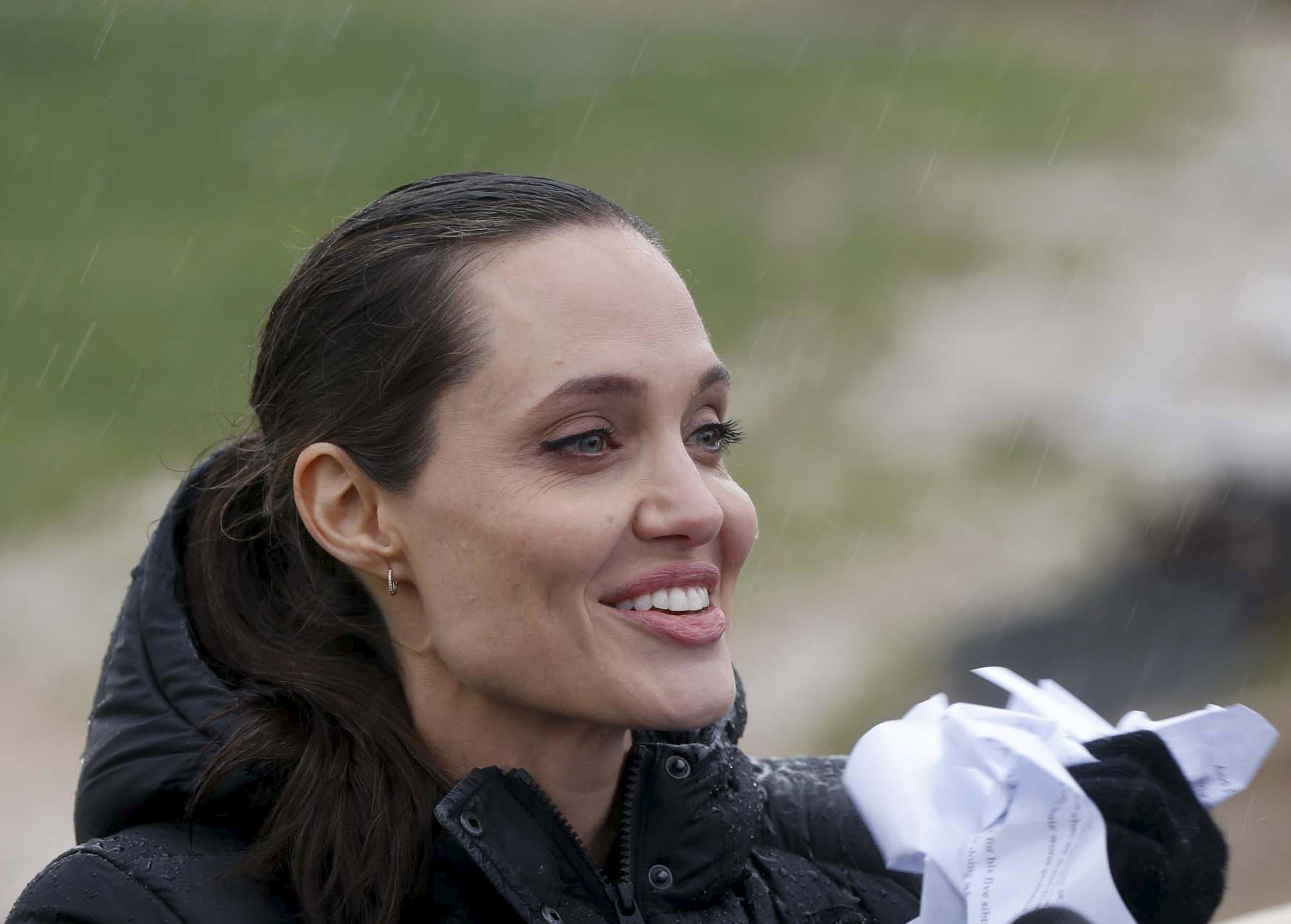 Анджелина Джоли попала в больницу.
