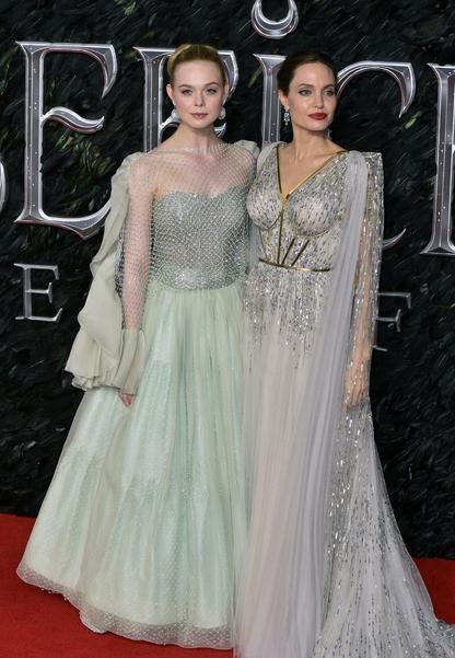 Джоли и Фаннинг вышли в свет в шикарных и очень похожих платьях