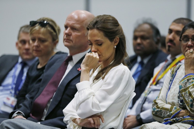 Кампания Джоли против изнасилований в зонах конфликтов признана опасной для жертв