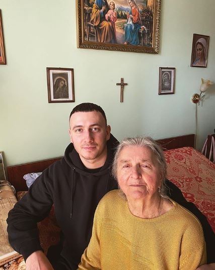 Ivan NAVI умилил фанатов фото с бабушкой 