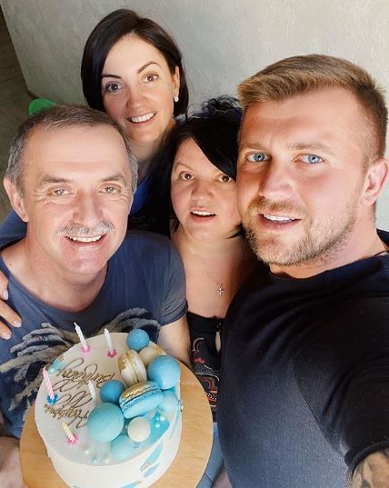 Оля Цибульская опубликовала фото, где вся ее семья в сборе