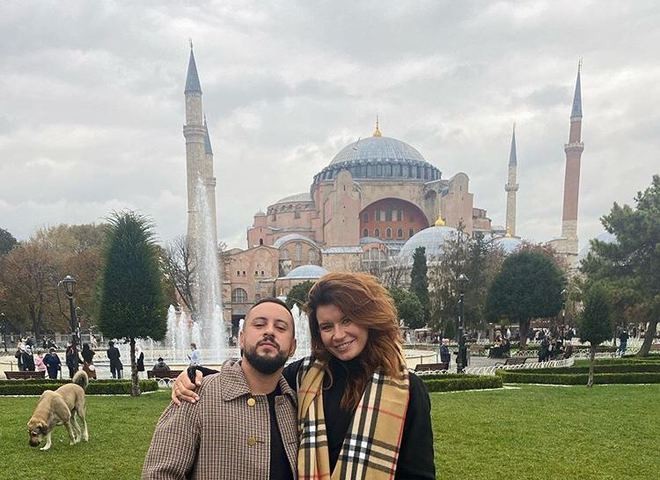 MONATIK выложил в сеть снимок с супругой их романтического путешествия в Стамбул