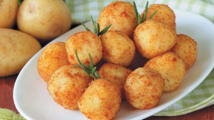 Картофельные шарики с сыром: рецепт пикантной закуски 