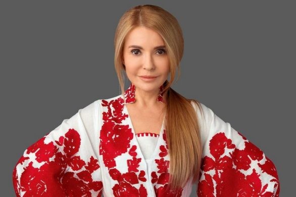 Юлия Тимошенко в облегающей водолазке подчеркнула стройную фигуру
