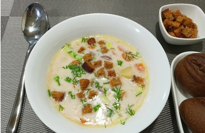 Готовим вкусный сырный суп с колбасками (ВИДЕО)