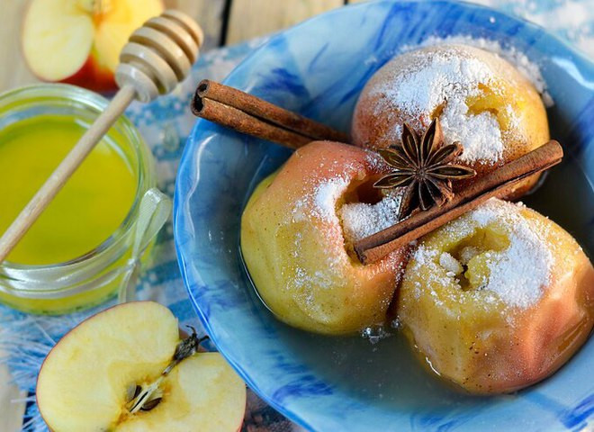 Як смачно запекти яблука: ТОП-3 рецепти
