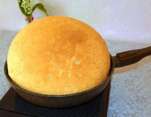 Хліб на сковороді: рецепт смачної домашньої випічки без яєць та духовки