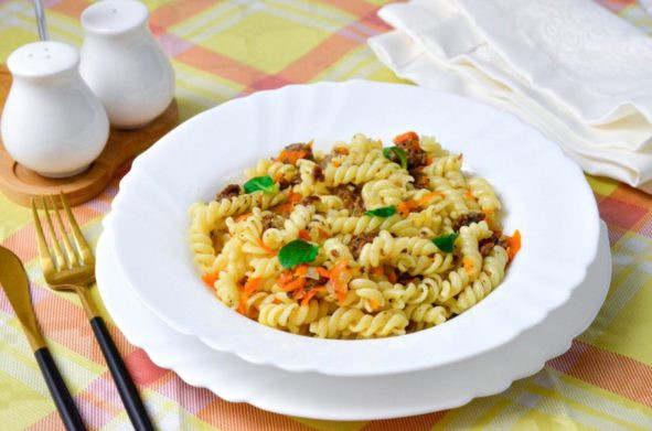 Смачна страва з тушонки та макаронів – швидкий рецепт домашнього обіду для всієї родини