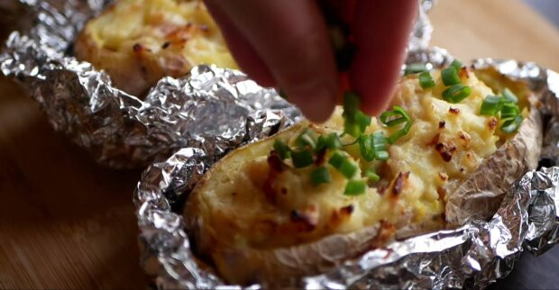 Економний рецепт двічі запеченої картоплі з сиром