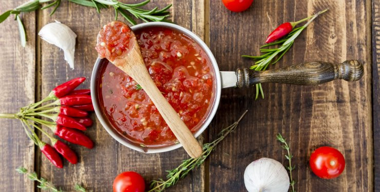 Рецепт домашнього томатного соусу для піци
