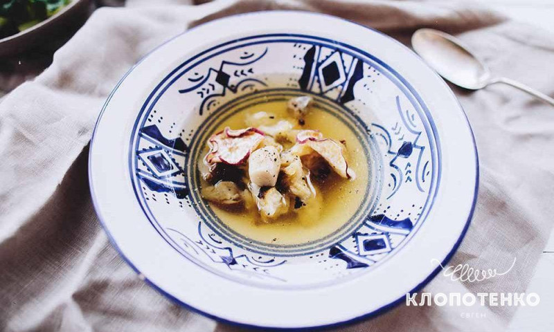 Особливий смак: суп із селери з білими грибами від Євгена Клопотенка