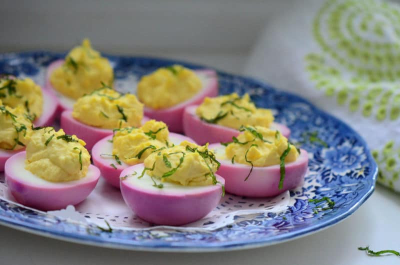 Рожеві яйця, фаршировані грибами: покроковий рецепт приготування