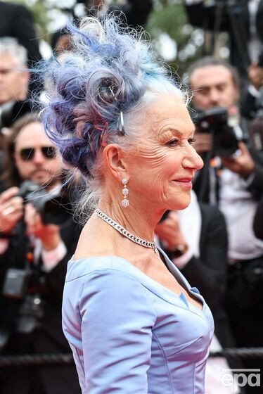 77-річна Міррен з'явилася на публіці з яскраво-синім волоссям 