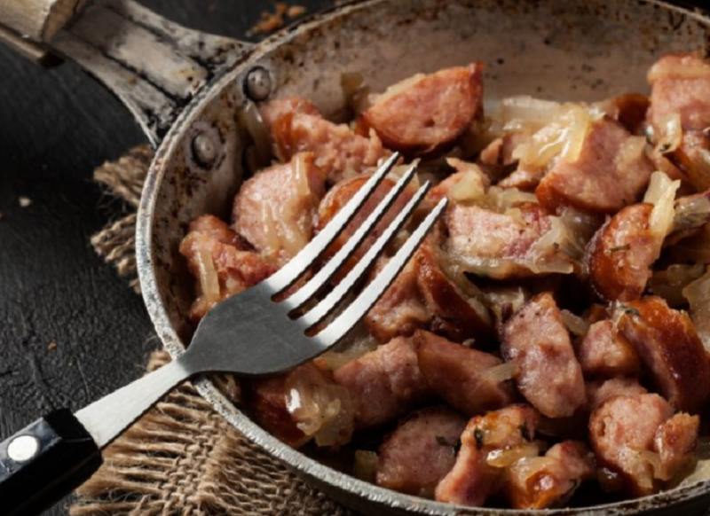 Як смачно посмажити м’ясо з цибулею: простіше не буває