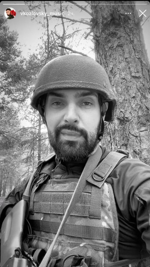 Віталій Козловський показався у військовій формі та зі зброєю в руках