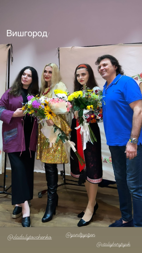  Ольга Сумська повеселила кумедним селфі з чоловіком та 21-річною донькою 