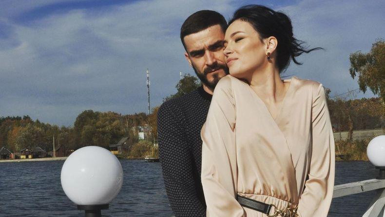 Анастасія Приходько показала фото поцілунку із чоловіком