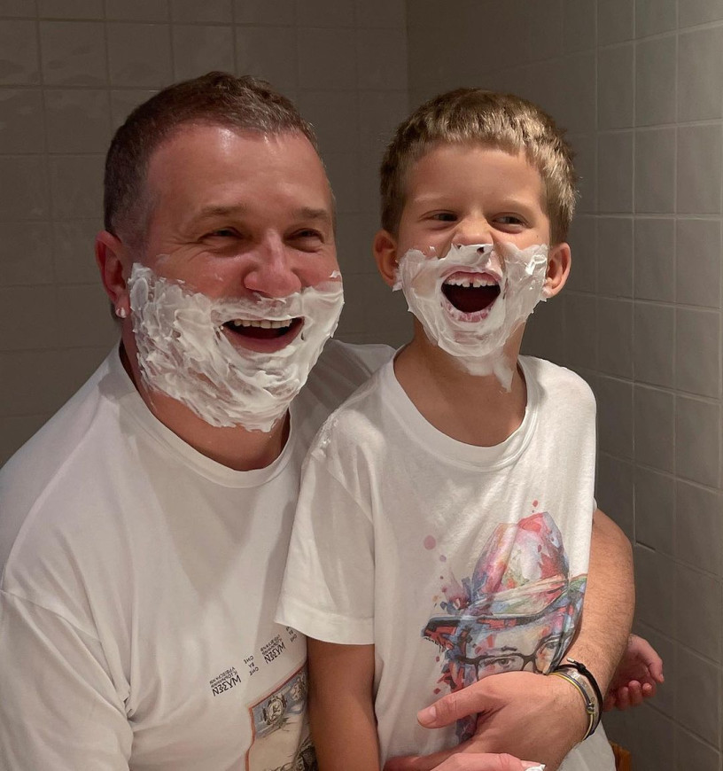  Юрій Горбунов замилував фото, як 6-річного сина вчив голитися 